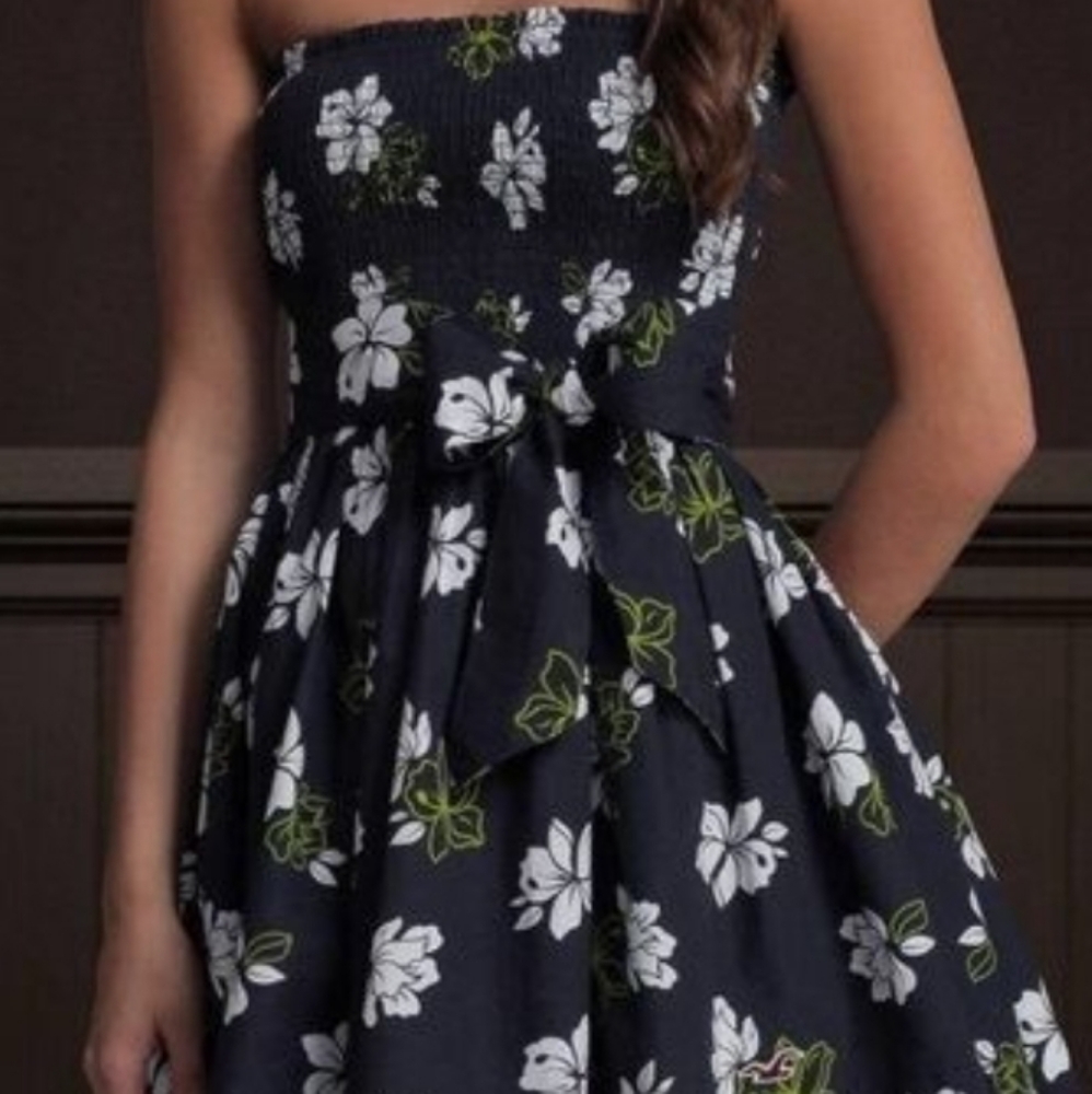 Hollister elastic strapless top dress